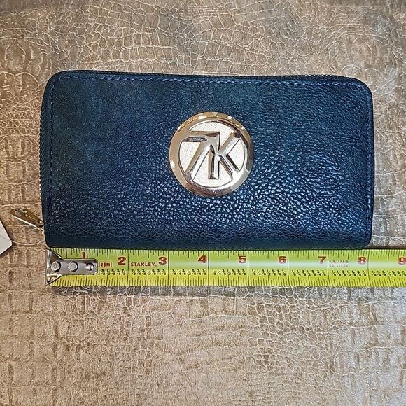 NWT Leather Wristlet - Picture 7 of 9